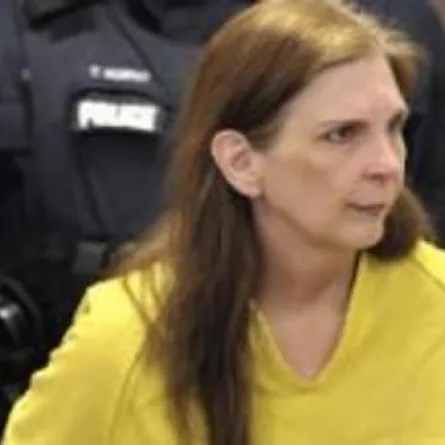 أمريكية تقطّع جثة ابنها وترمي بها على الطريق