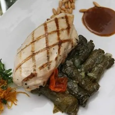 هل جرّبتِ حشو ورق العنب بالدجاج؟