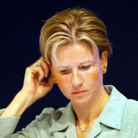 أغنى امرأة ألمانية في شباك بائع دجاج