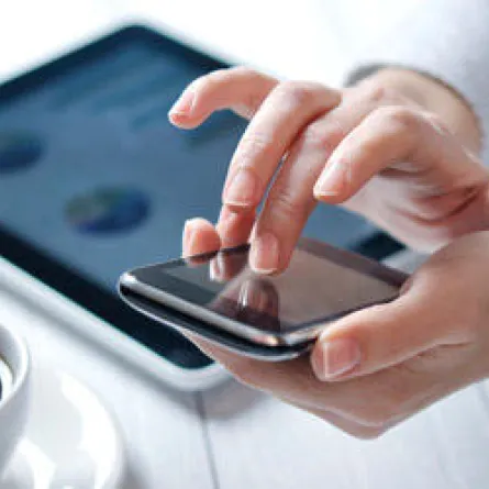 تطبيقات حديثة تخترق بيانات الهــواتف وتستخدم في التشهير والرذيلة