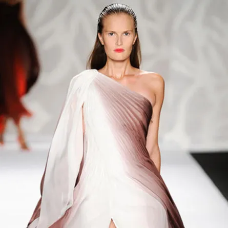 عرض خاص للسجَّادة الحمراء من Monique Lhuillier