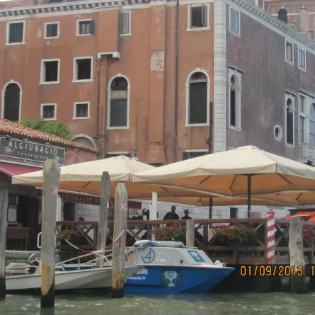 كاميرا سيدتي تتجول في مدينة  فينيسيا الايطالية