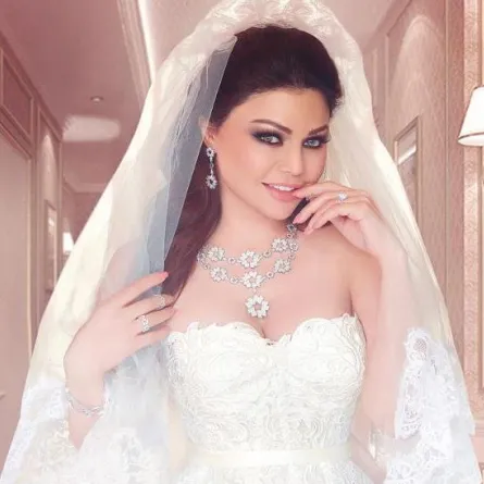 استوحي إطلالة زفافك من هيفاء وهبي