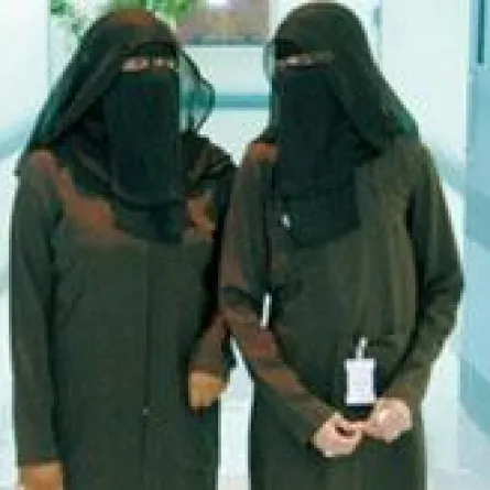 إلقاء القبض على مسؤول توظيف ابتز 3 سعوديات