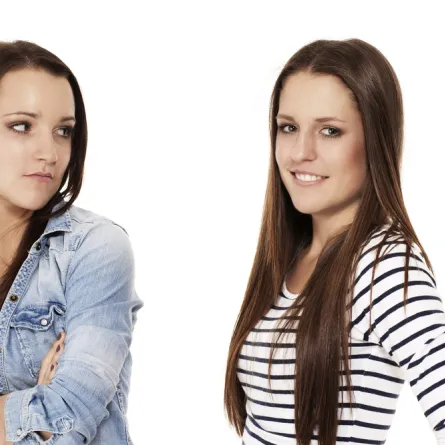 علامات تكشف لك الصديقة الغيورة