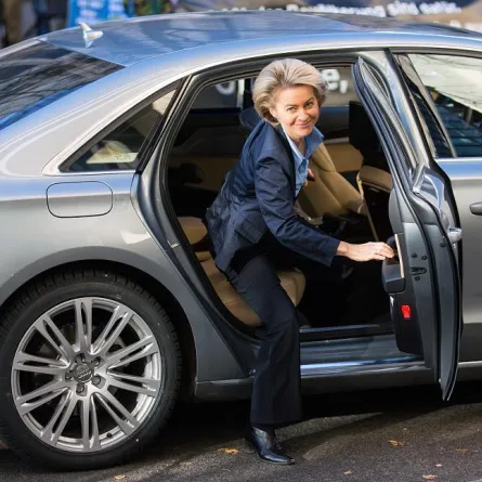 «أرسولا» أم لسبعة أولاد وتعمل وزيرة دفاع ألمانيا