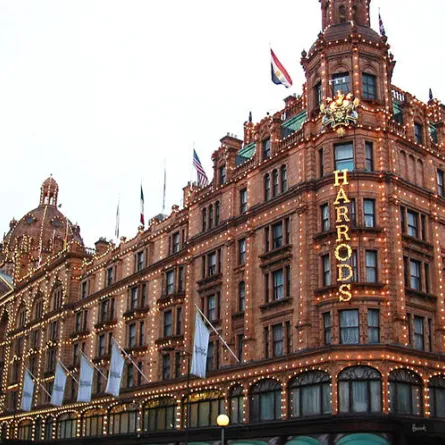Harrods تقيم أول عرض أزياء في السماء