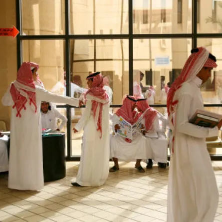 التعليم العالي تدرس رفع مكافآت الجامعيين والمبتعثين