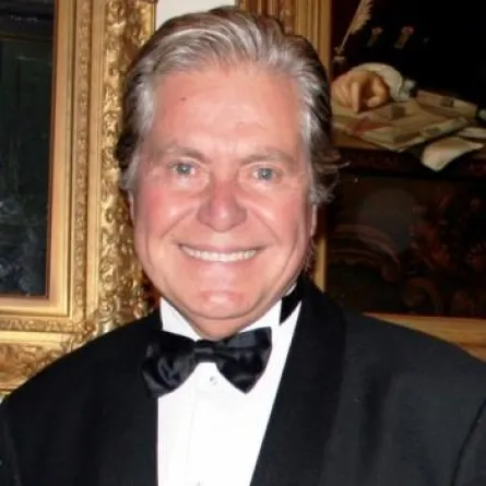 "سيدتي نت" تكشف دور حسين فهمي مع عادل إمام