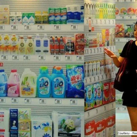 سوبر ماركت يعرض بضائعه على شاشات LCD