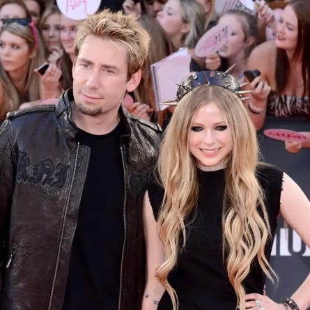 Avril Lavigne  بفستان زفاف أسود