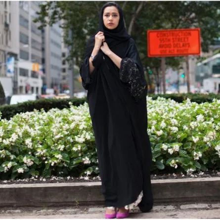 المدونة السعودية آلاء بلخي.. أيقونة للموضة في نيويورك