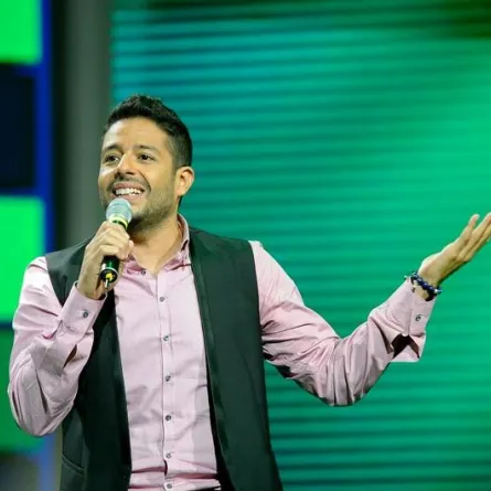 محمد حماقي يكسر الرتابة في" the winners is"