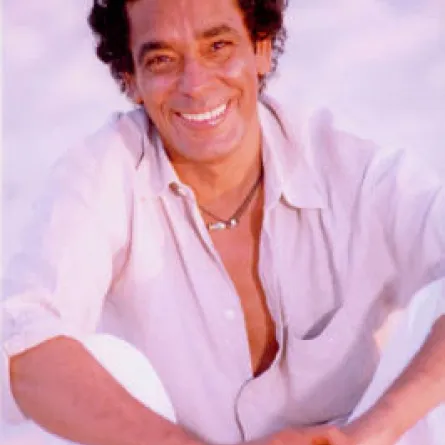 محمد منير: لم ولن أترك منزلي القريب من الميدان