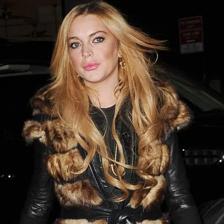 هل ستوّزع صور Lindsay Lohan العارية؟