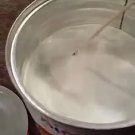 علبة حليب أطفال مليئة بالديدان من صيدلية في الرياض