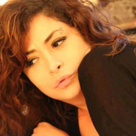 ديما بياعة ترسم لوحتها الأولى بالدم