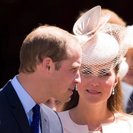 رئيس وزراء  نيوزيلندا يسخر من هديته للأمير WilliamوKate