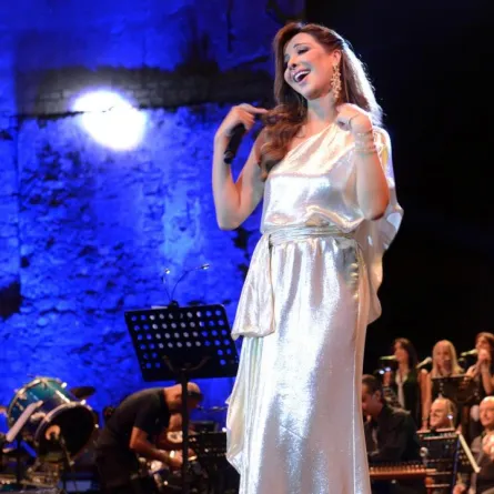 نانسي تتألق بإطلالتين مبهرتين في أعياد بيروت