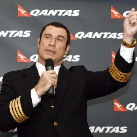 John Travolta من الطيران إلى ركوب الجمل؟