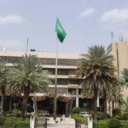 بالصور.... شبح يتجول في مبنى بمكة المكرمة