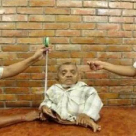 41 سم هو طول أقصر رجل في العالم