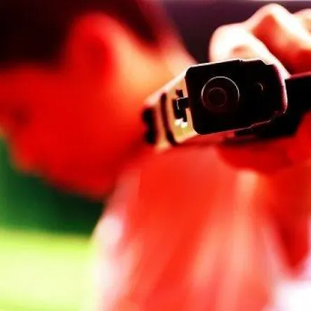 طفل يطلق النار على طفل آخر في عرعر