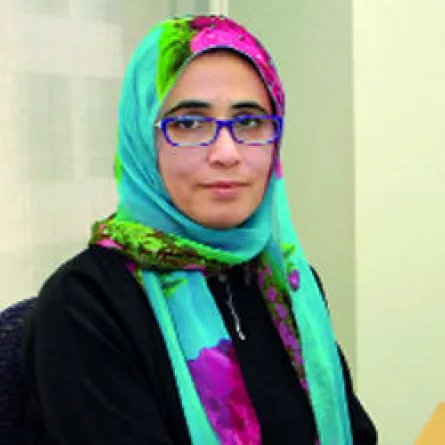 اختراع إماراتي لماسحة كتب ضوئية محمولة