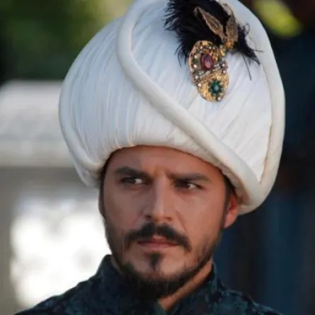 الأمير مصطفى أباً للمرة الثالثة