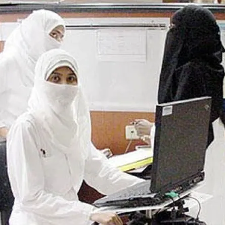 الهلال الأحمر يرفض الاستعانة بمسعفات سعوديات!