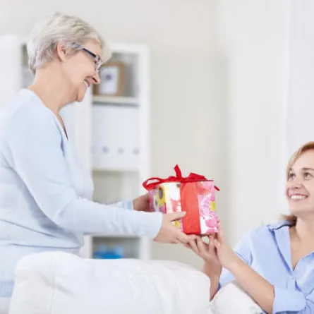 6 أصول عند شراء هدية الحماة