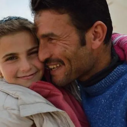 طفلة سورية تعيش منذ سنتين برصاصة مستقرة في رأسها