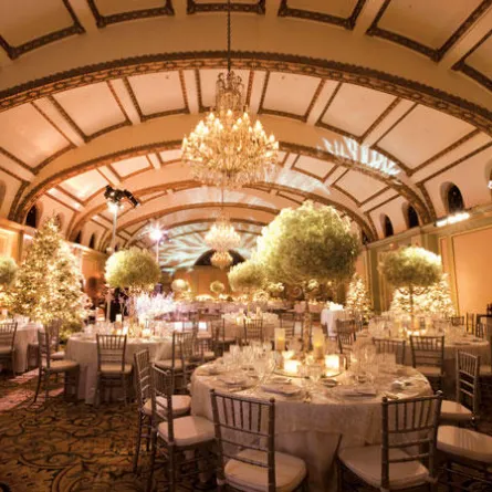 20 زينة ورود فخمة لزفافك هذا الموسم