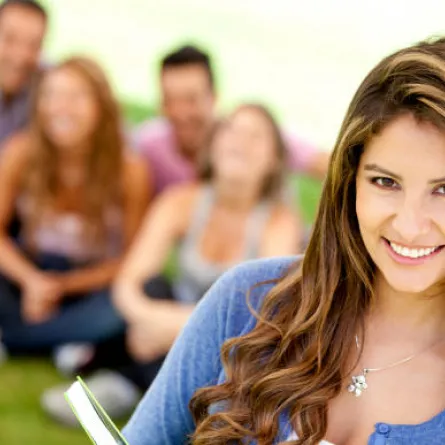 8 طرق لتكسبي ثقة صديقاتك