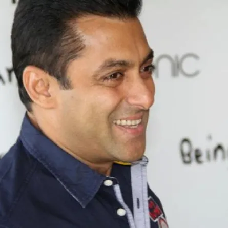 ‎ سلمان خان يسافر إلى الولايات المتحدة لتلقي العلاج