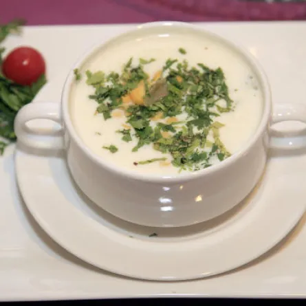 حساء الذرة بالكزبرة الخضراء