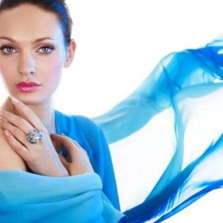 الظلال الزرقاء موضة دائمة