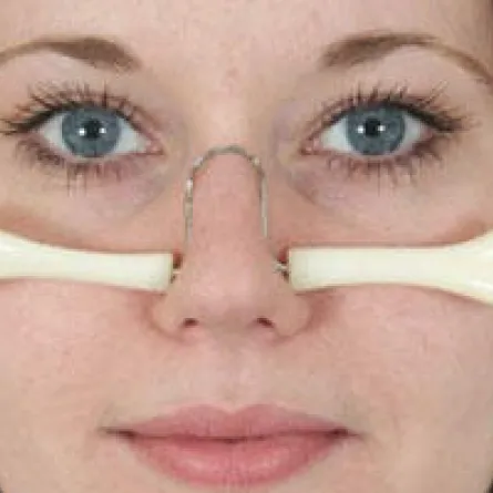 حقن الكولاجين في عمليات التجميل تؤدي إلى العمى!