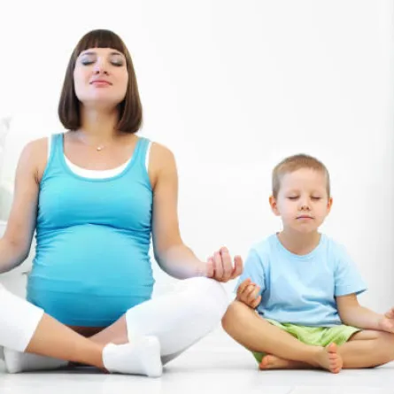 لتورم ساقيك عليك بالسباحة واليوغا