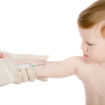 التطعيمات الأساسية لطفلك