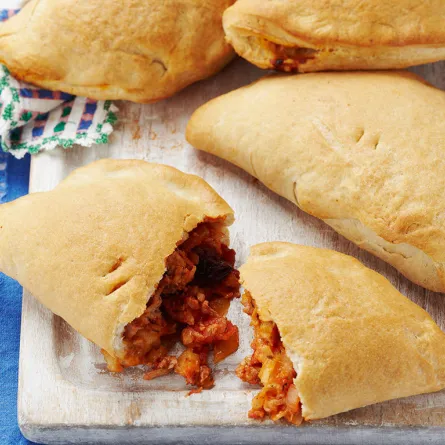 فطائر التونا والبندورة من " حدائق كاليفورنيا جولد تونا" 