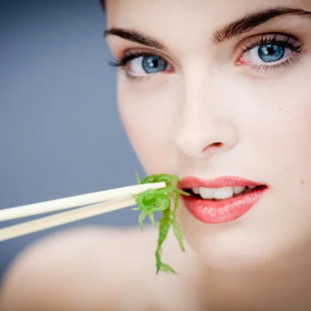 4 أطعمة تعيد شباب بشرتك