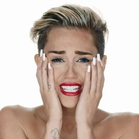 كليب Miley Cyrus يحطم الأرقام القياسية بعد ظهورها عارية