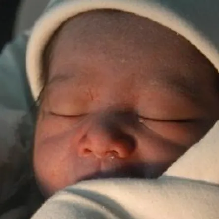 العثور على رضيع بجوار مستشفى صقر