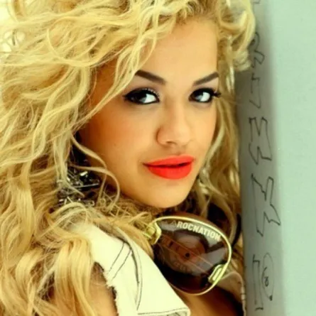 Rita Oraو Rimmel في تعاون جمالي