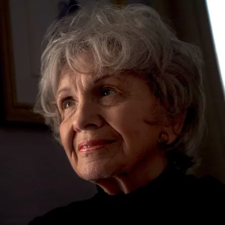 بعد 112 عاماً..كاتبة تفوز بجائزة نوبل للأدب عن الأقصوصة