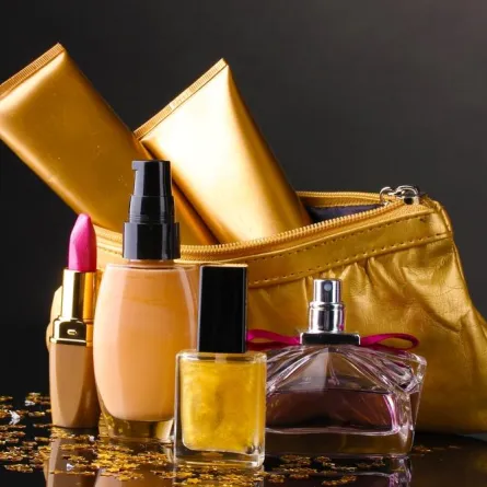 6 طرق لتكون حقيبة مكياجك على استعداد كامل للشتاء