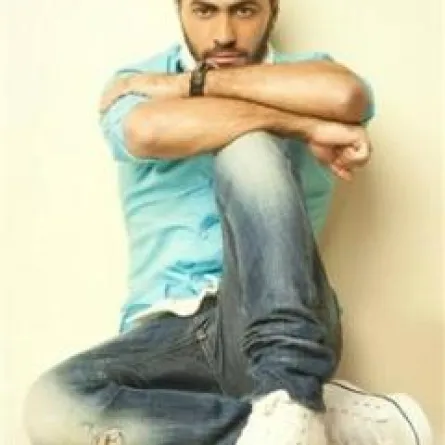 لماذا يتخلّى المؤلفون عن تامر حسني؟