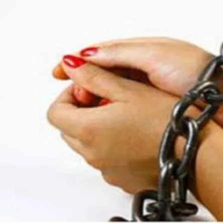 امرأة روسية تسرق أجنة توأمين ملتصقين