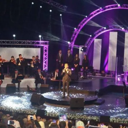 حفل محمد عساف في رام الله تظلله الأعلام العربية